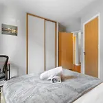 Modern 2 Bed Apartment Near Bullring,Birmingham City Centre - Free Parking