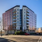 Modern 2 Bed Apartment Near Bullring,Birmingham City Centre - Free Parking