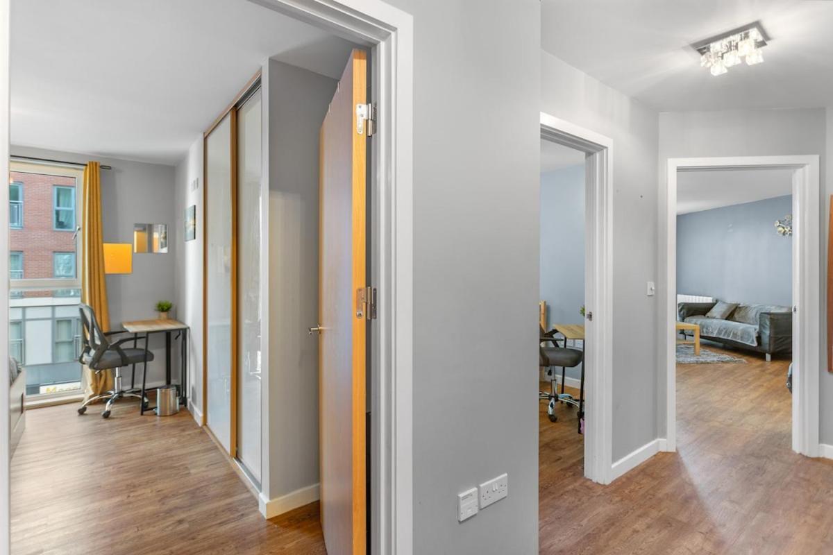 Modern 2 Bed Near Bullring,birmingham Centre - Free Parking *