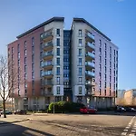 Modern 2 Bed Apartment Near Bullring,Birmingham City Centre - Free Parking