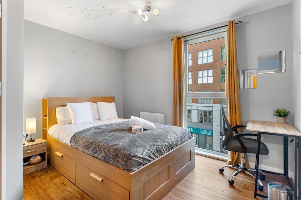 Modern 2 Bed Near Bullring,birmingham Centre - Free Parking *